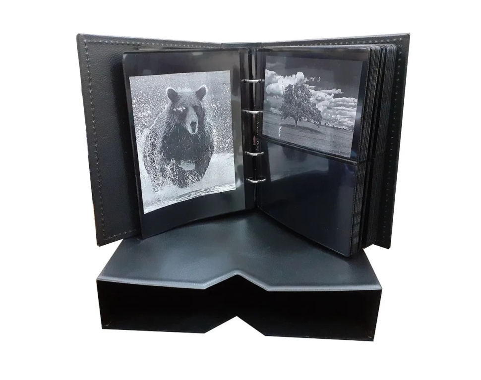 Альбом "ПРЕМИУМ" для фотографий с 30 черными двусторонними листами на 138 фотографий. Цвет черный матовый. Коллекция "BLACK"